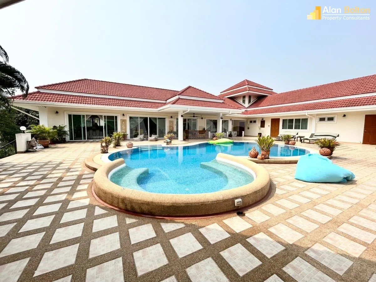 5 Bed 6 Bath Pool Villa In East Pattaya photo 6