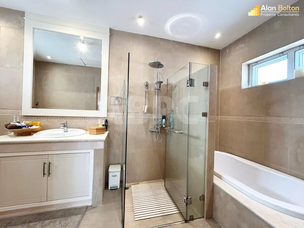 5 Bed 6 Bath Pool Villa In East Pattaya photo 8