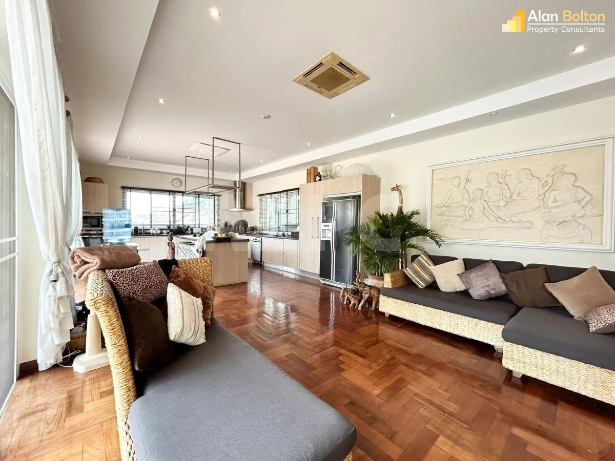 5 Bed 6 Bath Pool Villa In East Pattaya photo 10