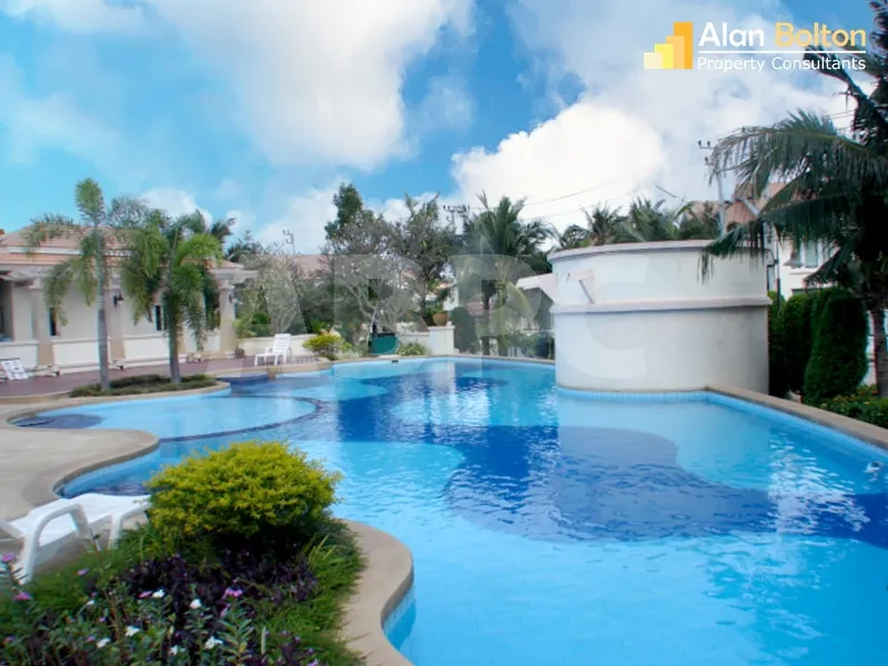 4 Bed 4 Bath in Jomtien HS5569