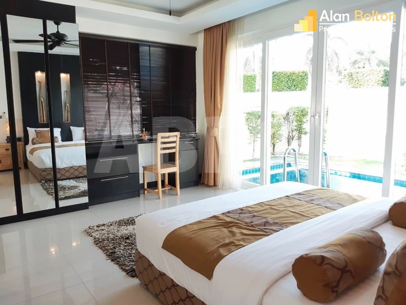 4 Bed 5 Bath Pool Villa in East Pattaya photo 12