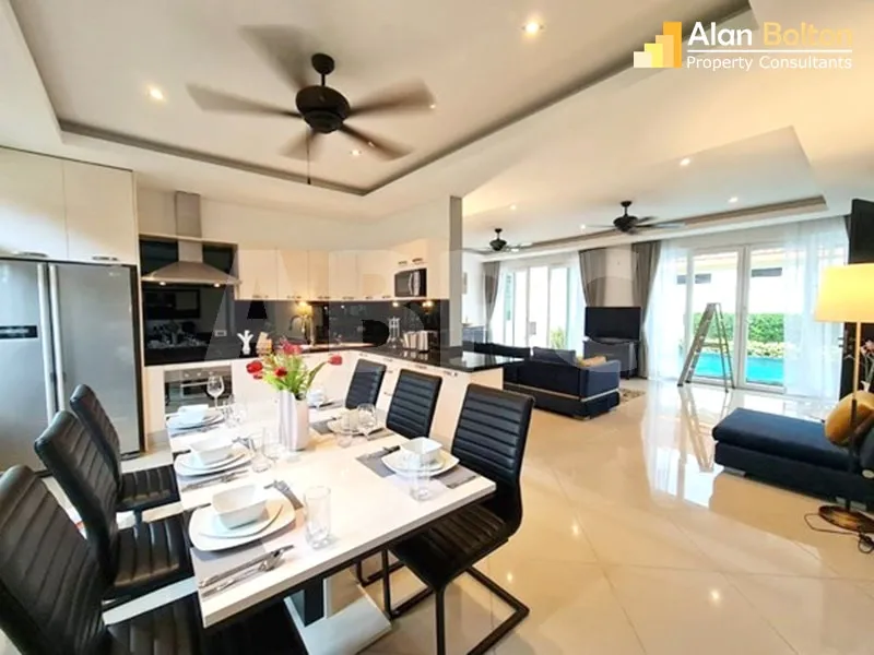 4 Bed 5 Bath in East Pattaya - Whispering Palms photo 5