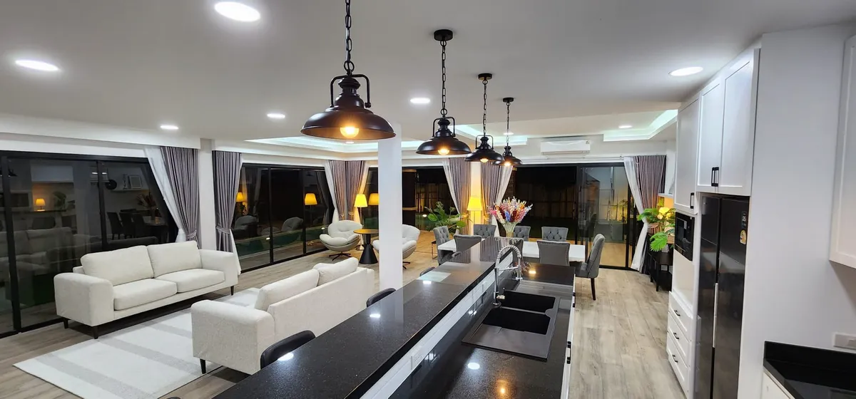 Luxury Brand New Pool Villa 5 bedrooms 6 bathrooms in Mabprachan Lake for SALE/RENT photo 5