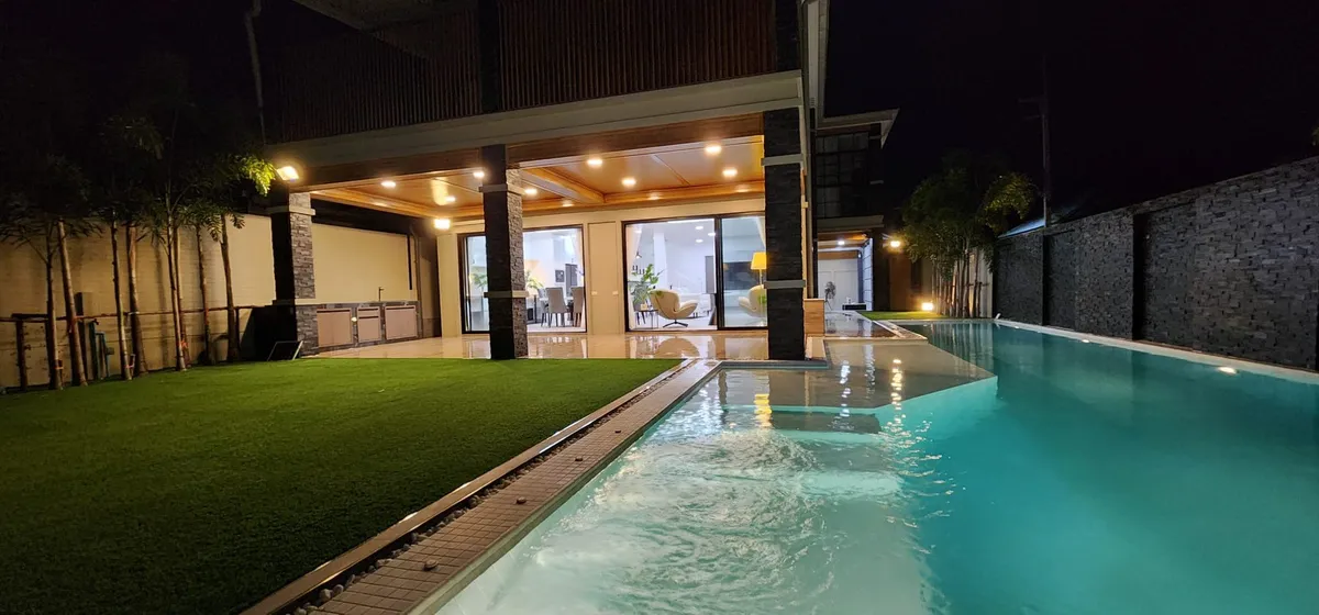 Luxury Brand New Pool Villa 5 bedrooms 6 bathrooms in Mabprachan Lake for SALE/RENT