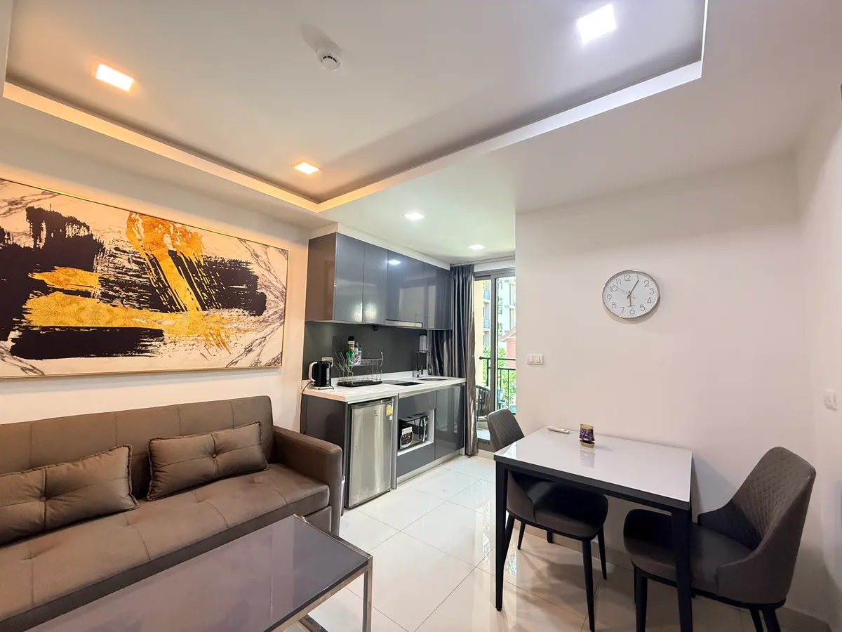 1 Bedroom pool view for rent photo 2