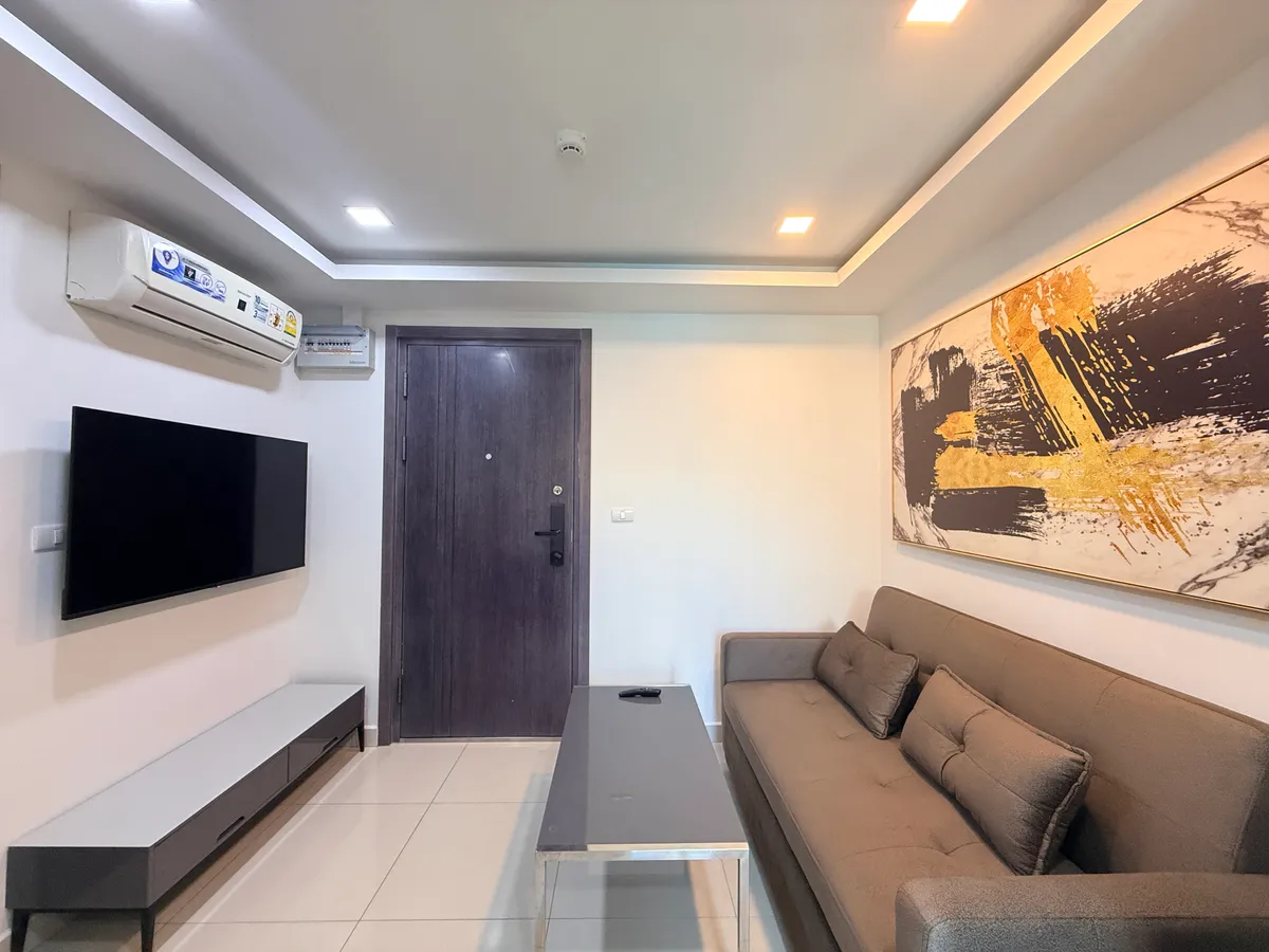 1 Bedroom pool view for rent photo 6