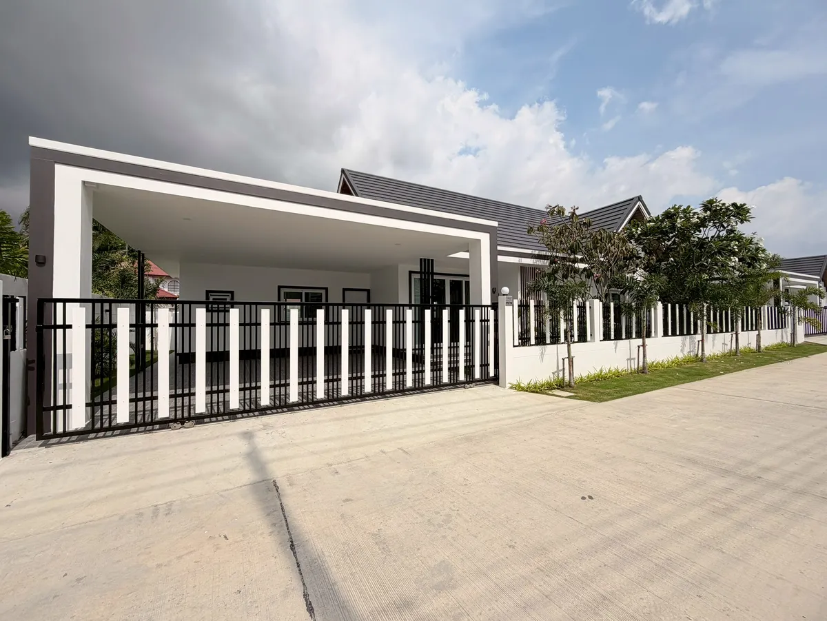 Brand New Modern Villa 3 bedrooms 3 bathrooms in Pong – Near Mabprachan Lake for SALE
