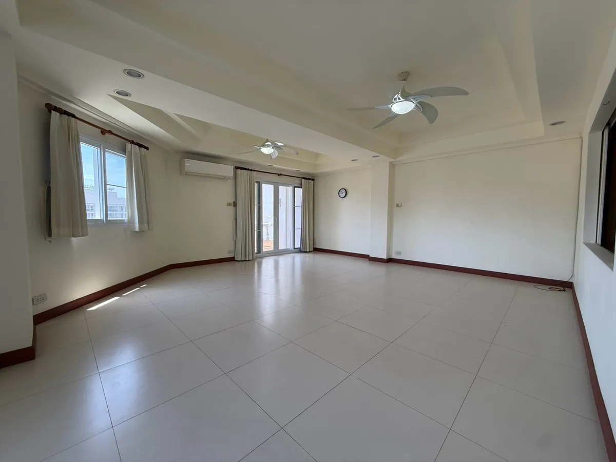 Spacious condo at Raumchok 2 for sale