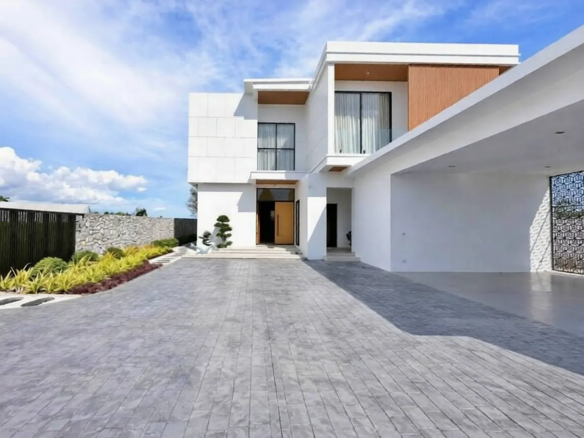 Luxury pool villa 5 bedrooms 6 bathrooms in Mapprachan
