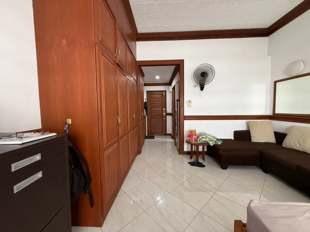 Cosy room at Jomtien Condotel/ Village for sale