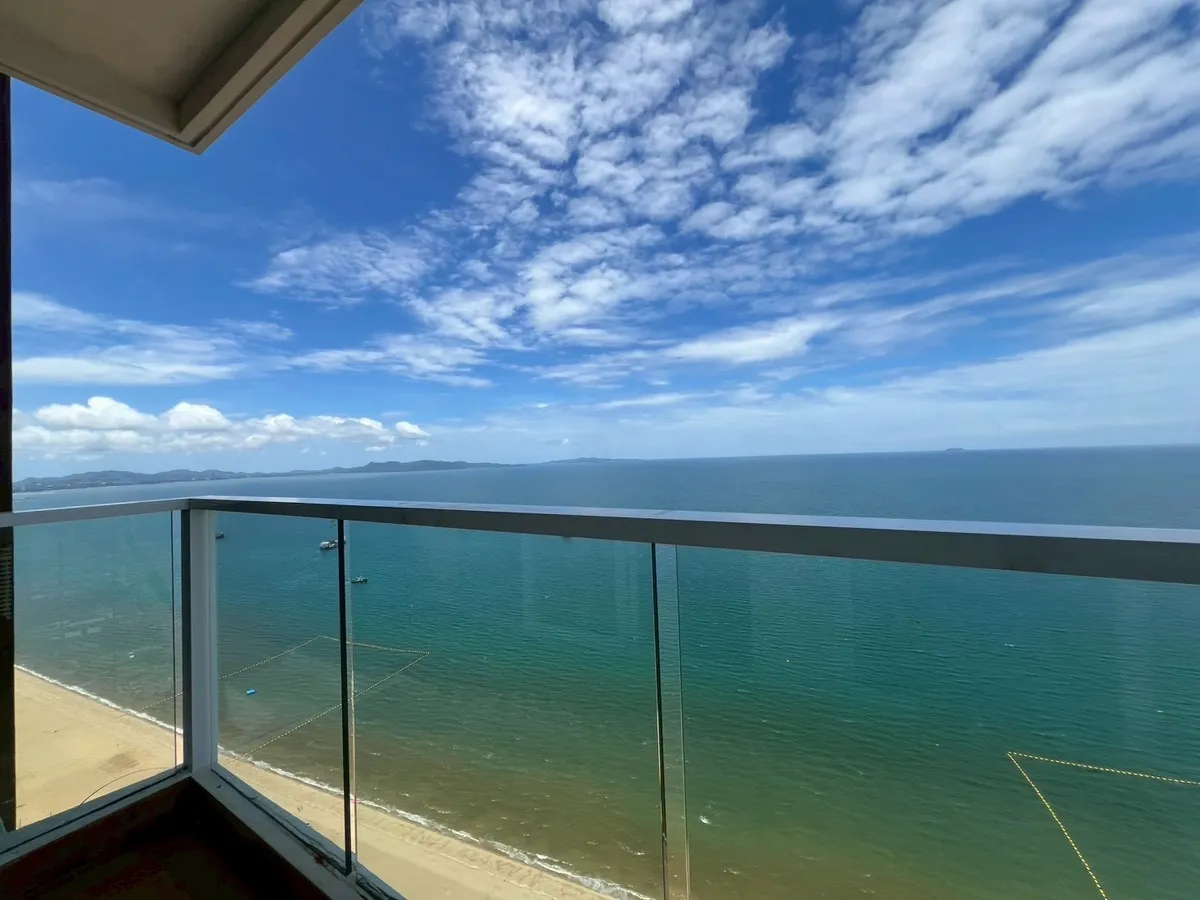 Large Ocean View Condo For Sale In Jomtien