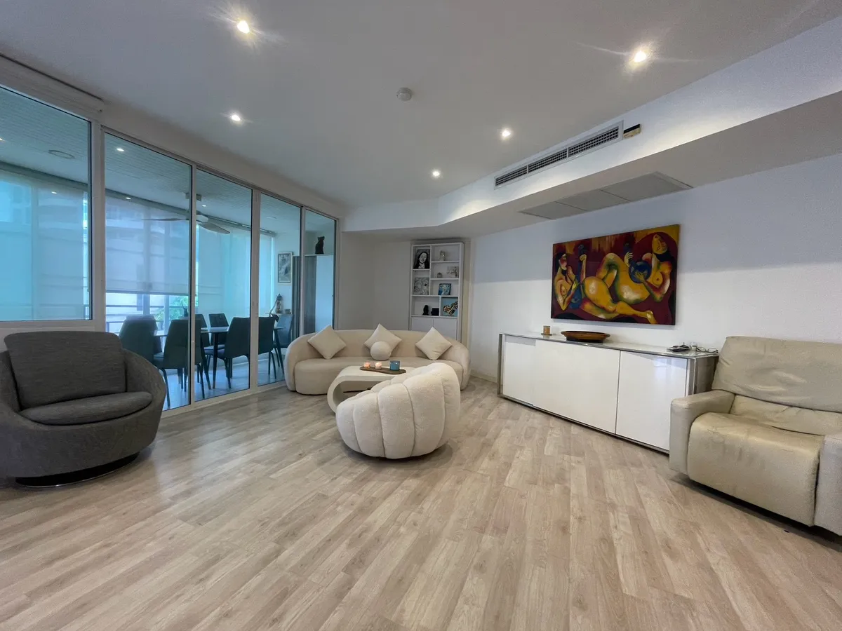 Modern and bright condo for sale at The Clubhouse photo 4