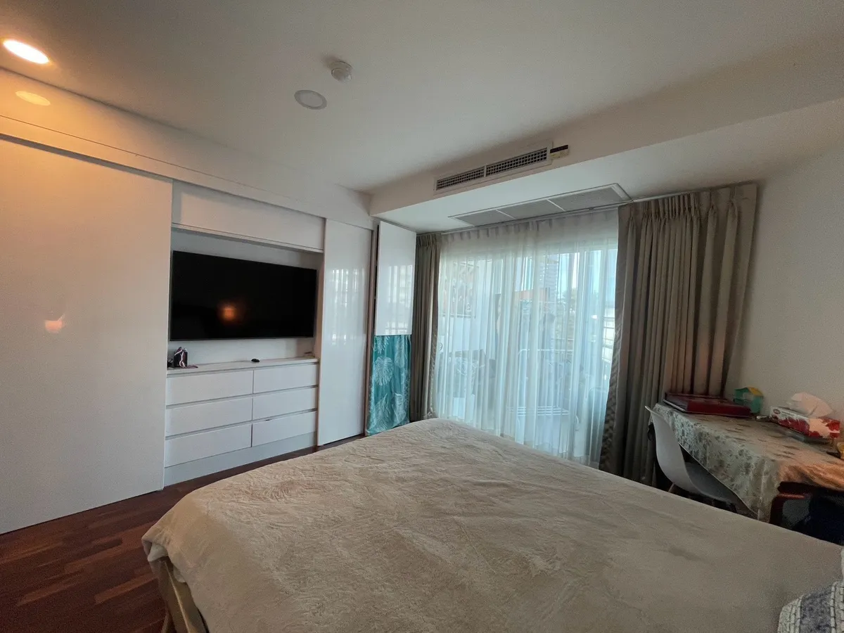 Modern and bright condo for sale at The Clubhouse photo 15
