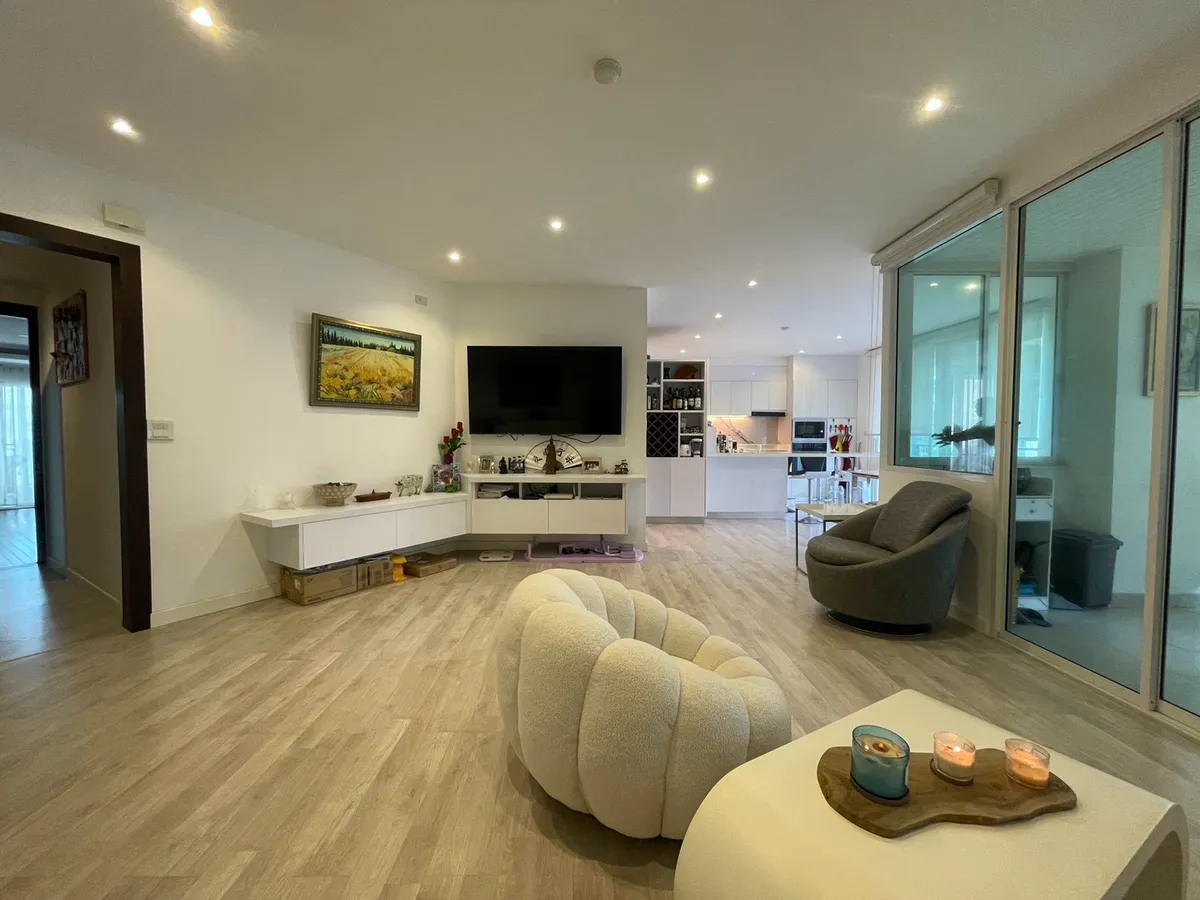 Modern and bright condo for sale at The Clubhouse photo 3