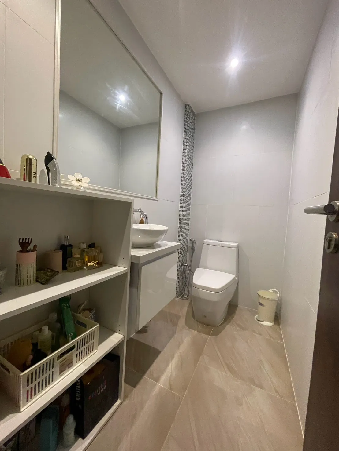 Modern and bright condo for sale at The Clubhouse photo 12