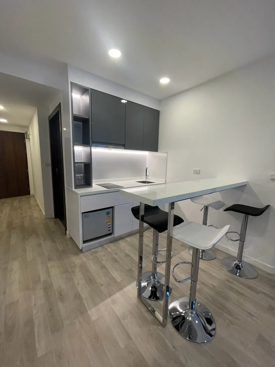 Modern and bright condo for sale at The Clubhouse photo 22