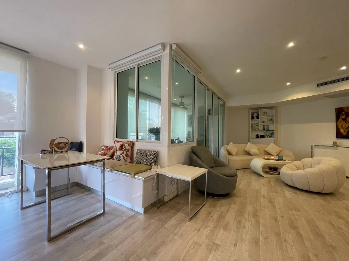 Modern and bright condo for sale at The Clubhouse photo 5