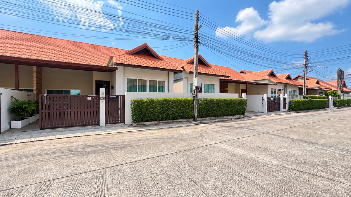 Pool villa 3 Bedrooms 2 Bathrooms in Jomtien