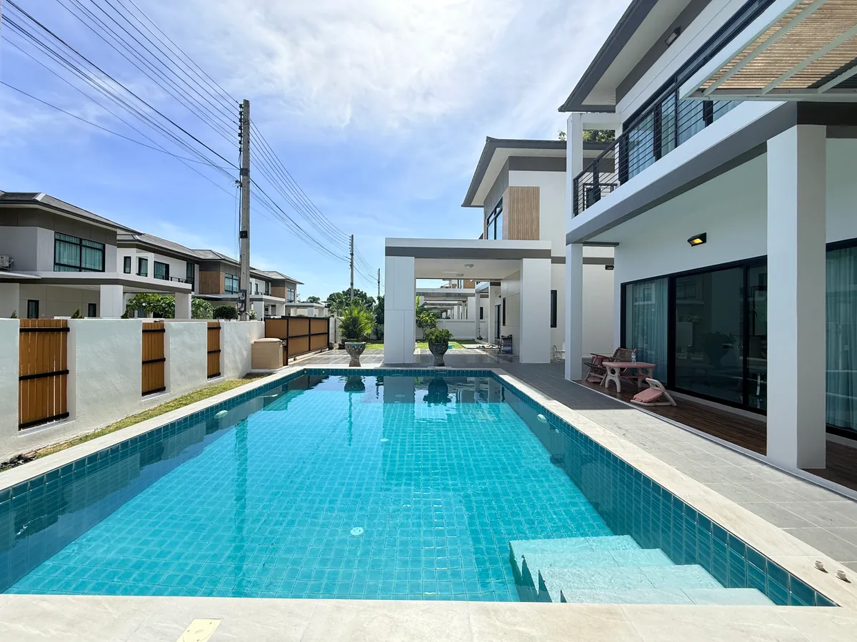 Luxury 8-Bedroom two Houses, One Private Pool Villa in Pattaya