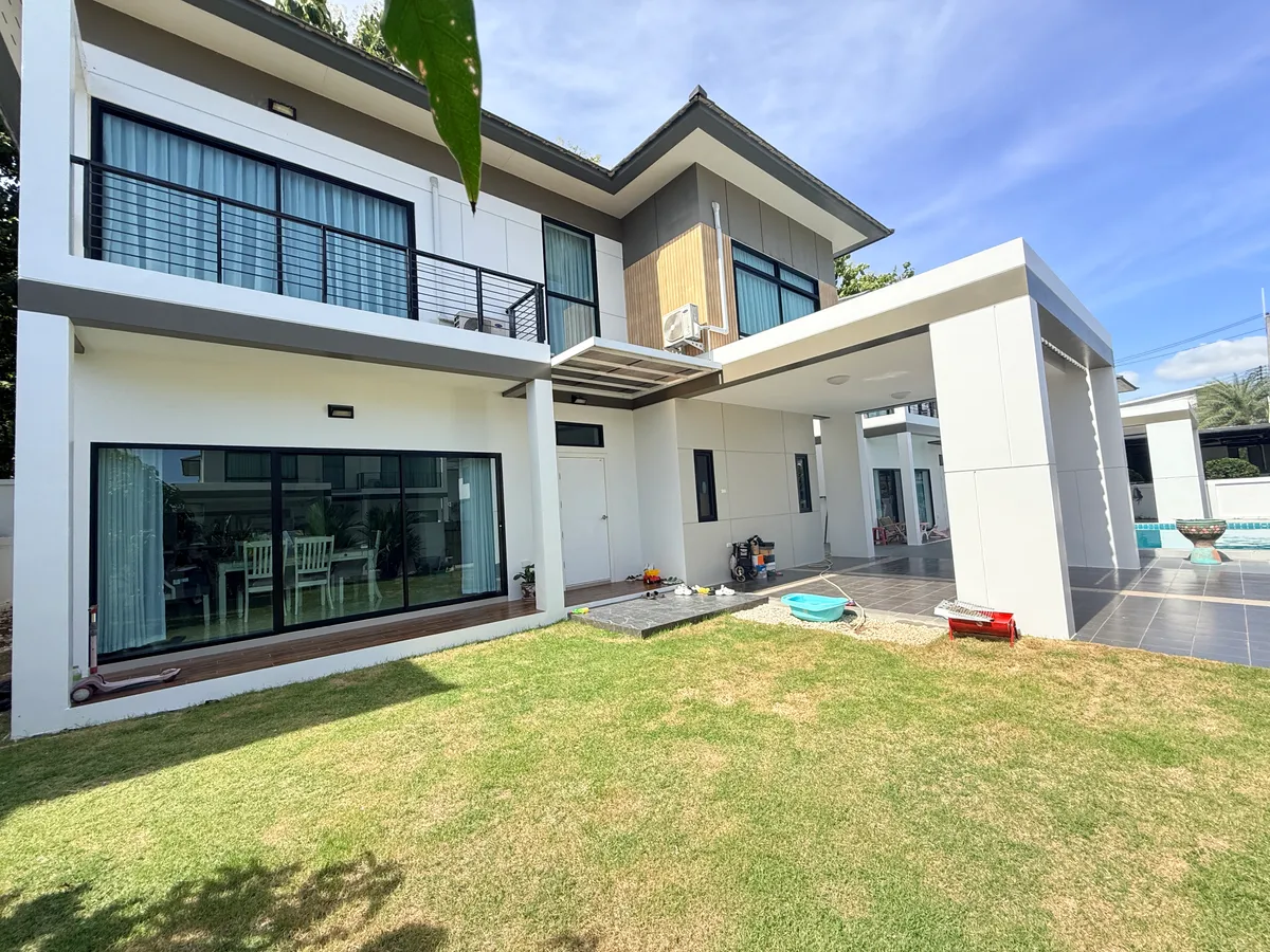 Luxury 8-Bedroom two Houses, One Private Pool Villa in Pattaya photo 2