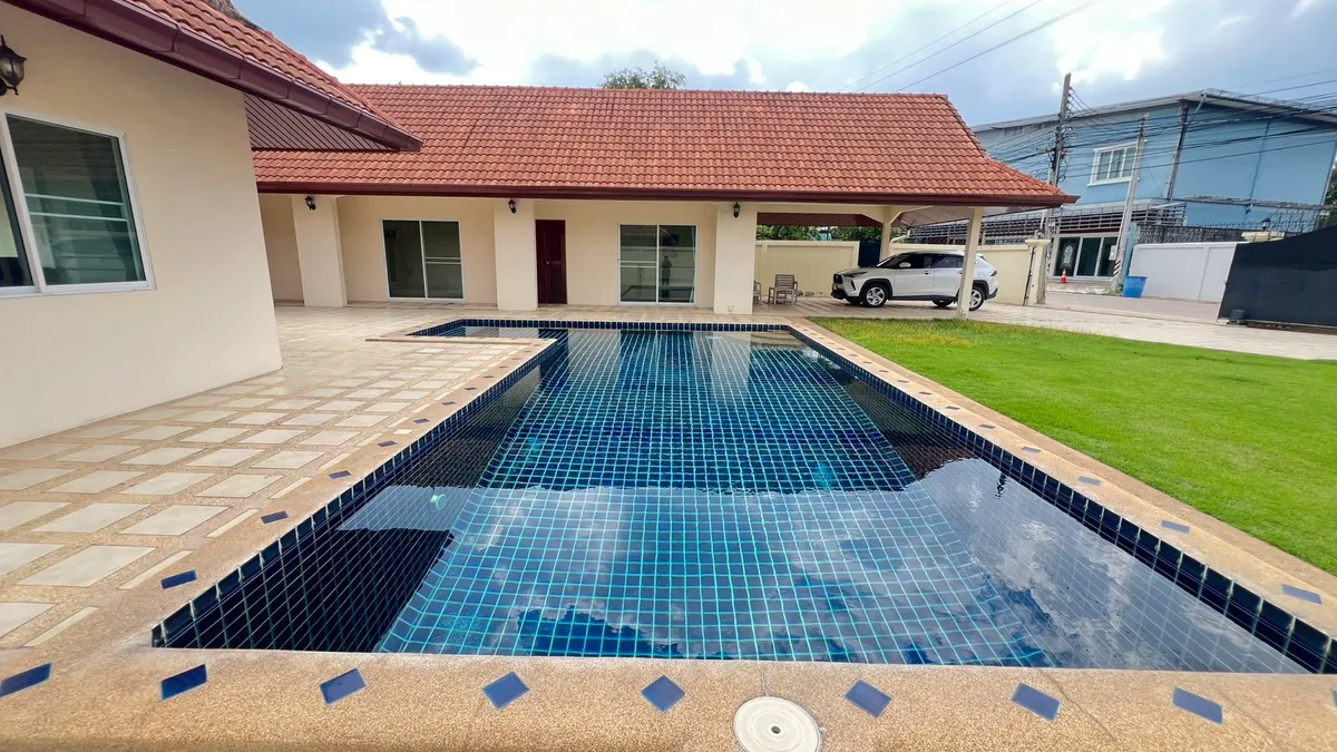 Pool villa 4 Bedrooms 4 Bathrooms in Mabprachan Pet-friendly