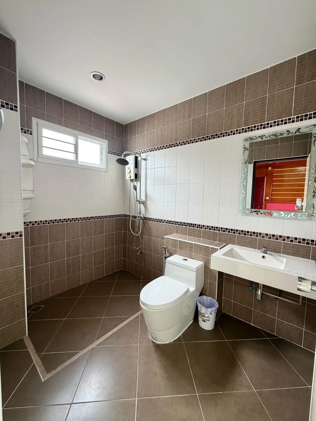 2-Story House for Rent 4 Bedrooms 4 Bathrooms in East Pattaya photo 11