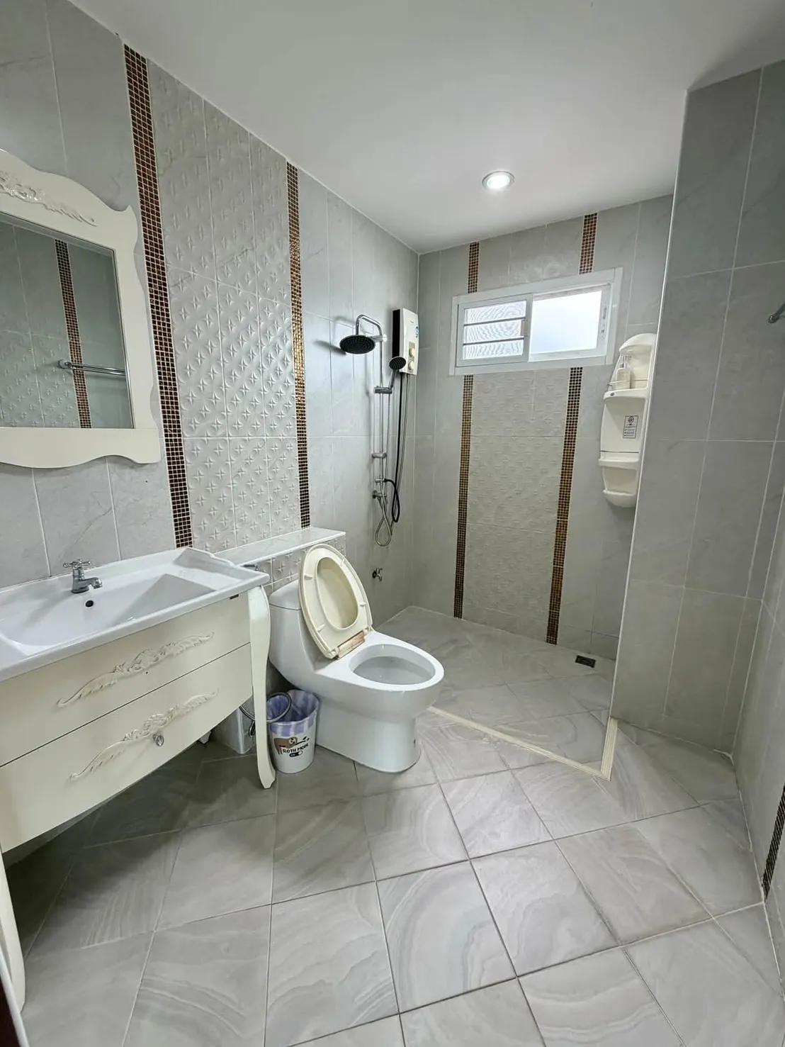 2-Story House for Rent 4 Bedrooms 4 Bathrooms in East Pattaya photo 14