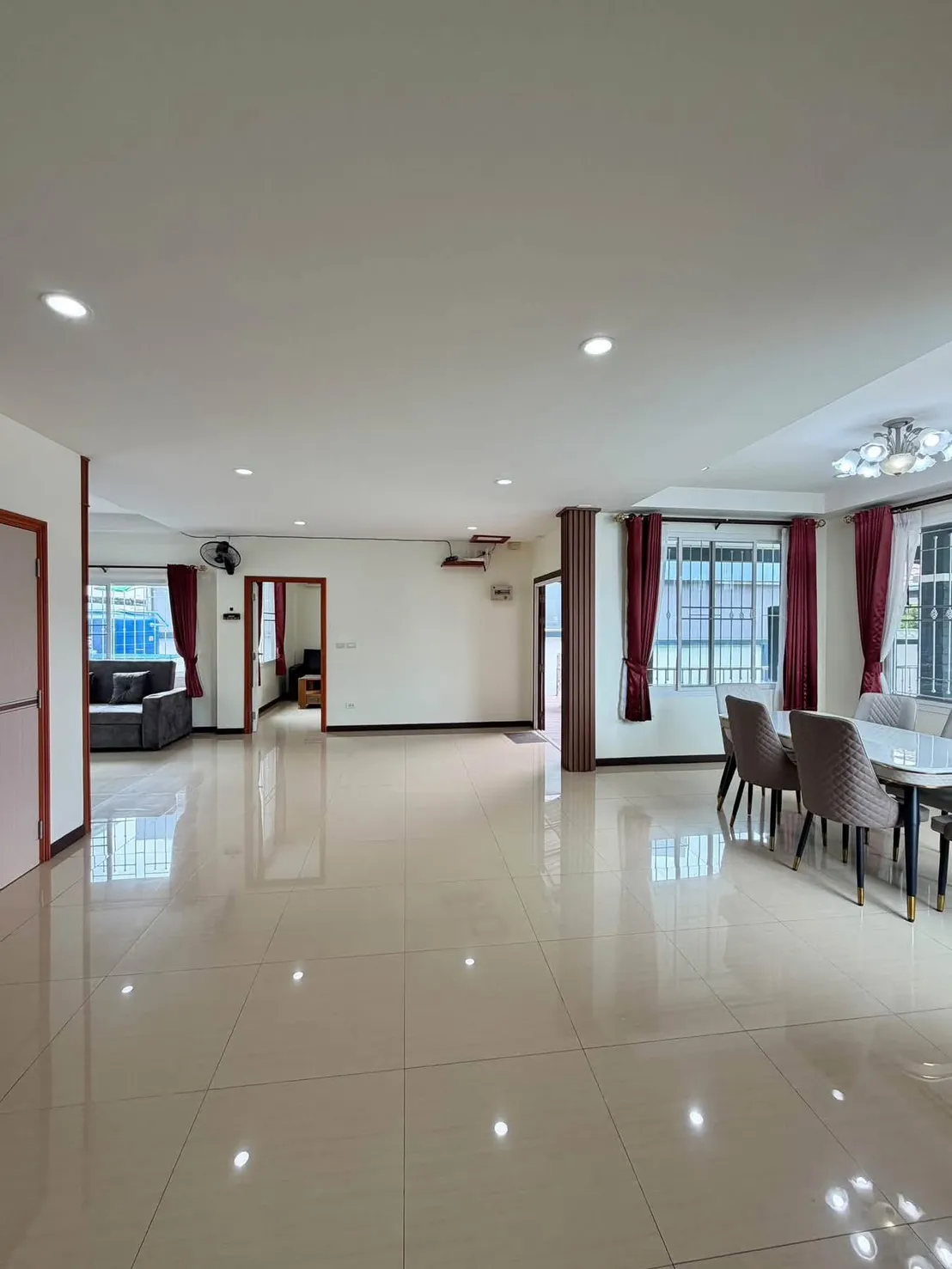2-Story House for Rent 4 Bedrooms 4 Bathrooms in East Pattaya photo 2