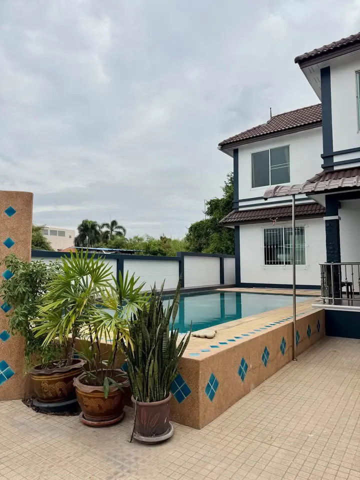 2-Story House for Rent 4 Bedrooms 4 Bathrooms in East Pattaya