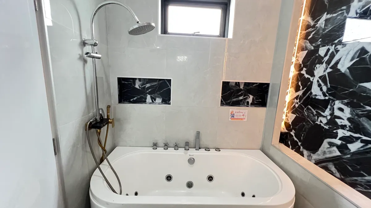 Modern Style Private House 4 bedrooms 2 bathrooms in East Pattaya for RENT photo 9