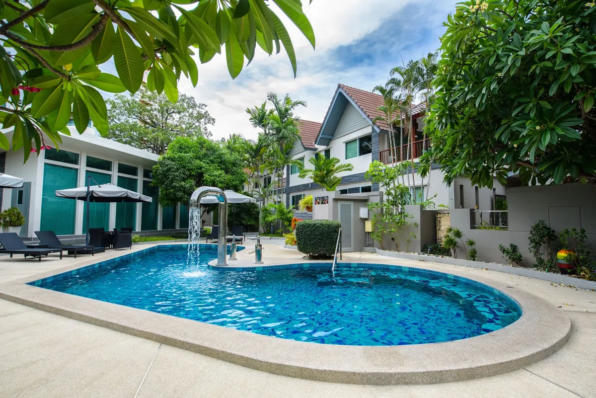 Luxuy Villa with a common pool near the beach 4 bedroom 3 bathrooms in Jomtien for RENT photo 3