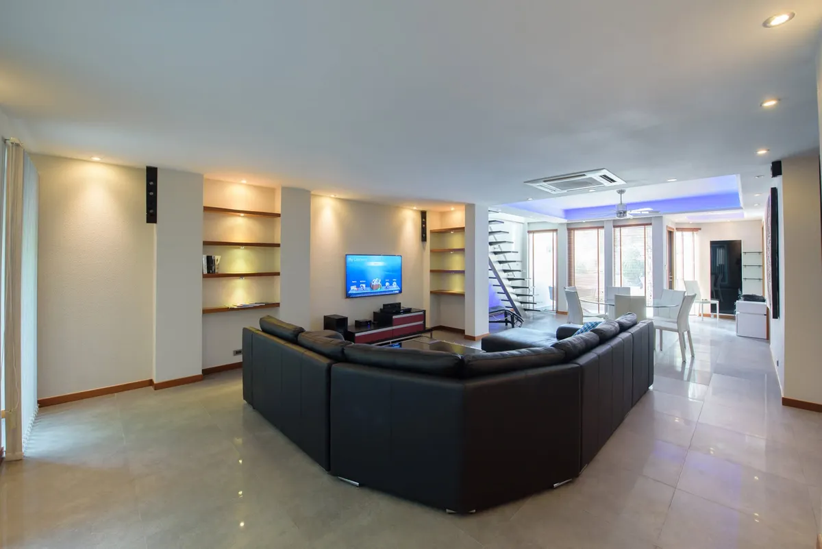 Luxuy Villa with a common pool near the beach 4 bedroom 3 bathrooms in Jomtien for RENT photo 6