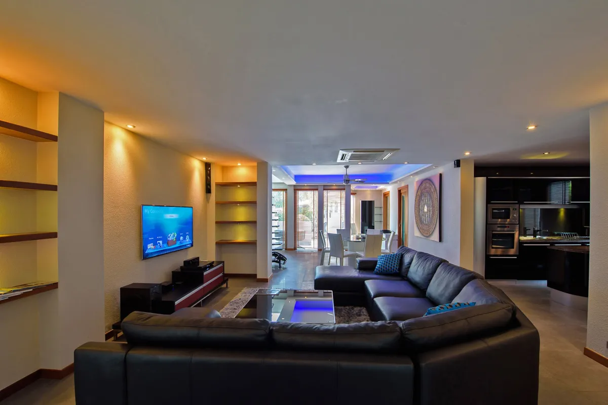 Luxuy Villa with a common pool near the beach 4 bedroom 3 bathrooms in Jomtien for RENT photo 5