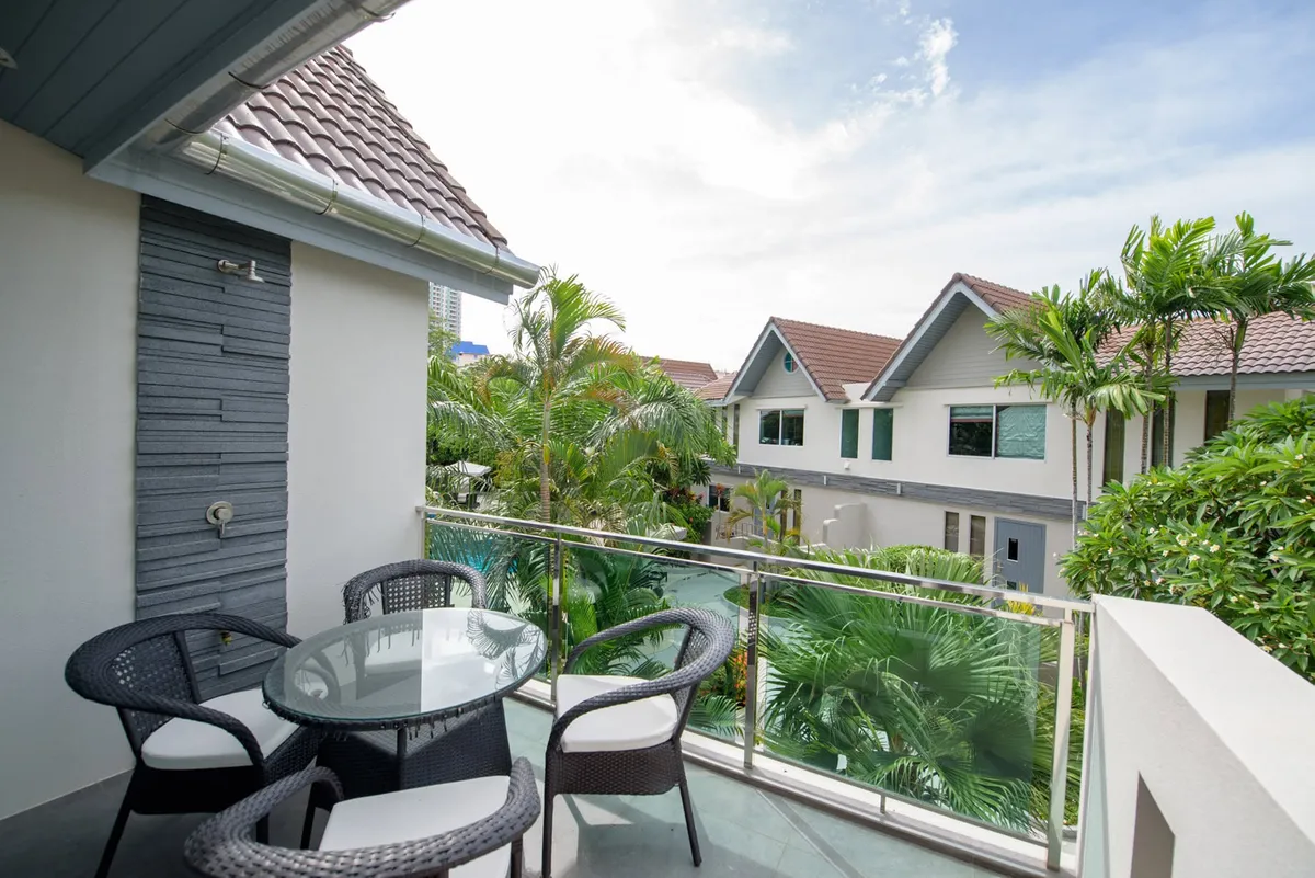 Luxuy Villa with a common pool near the beach 4 bedroom 3 bathrooms in Jomtien for RENT photo 14