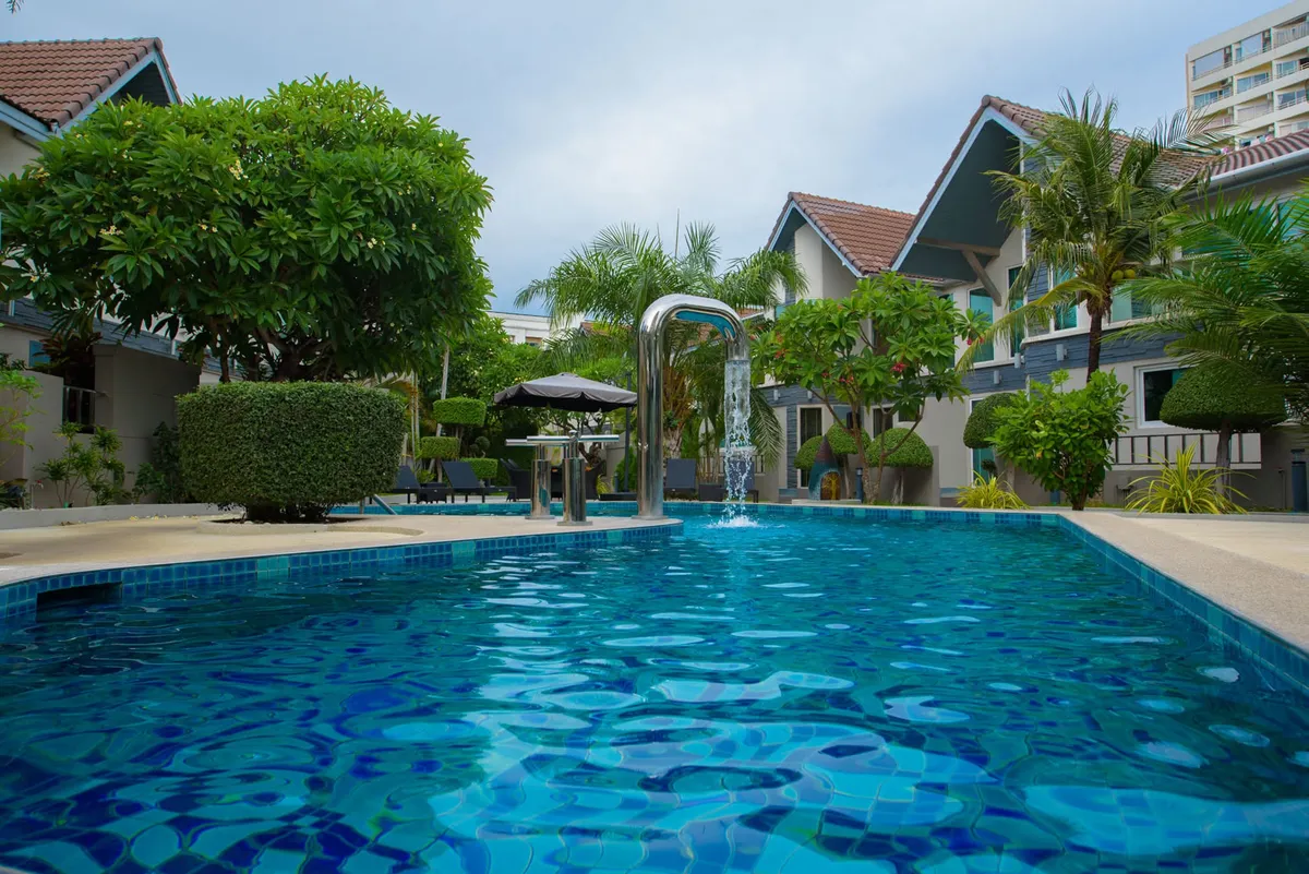 Luxuy Villa with a common pool near the beach 4 bedroom 3 bathrooms in Jomtien for RENT photo 27