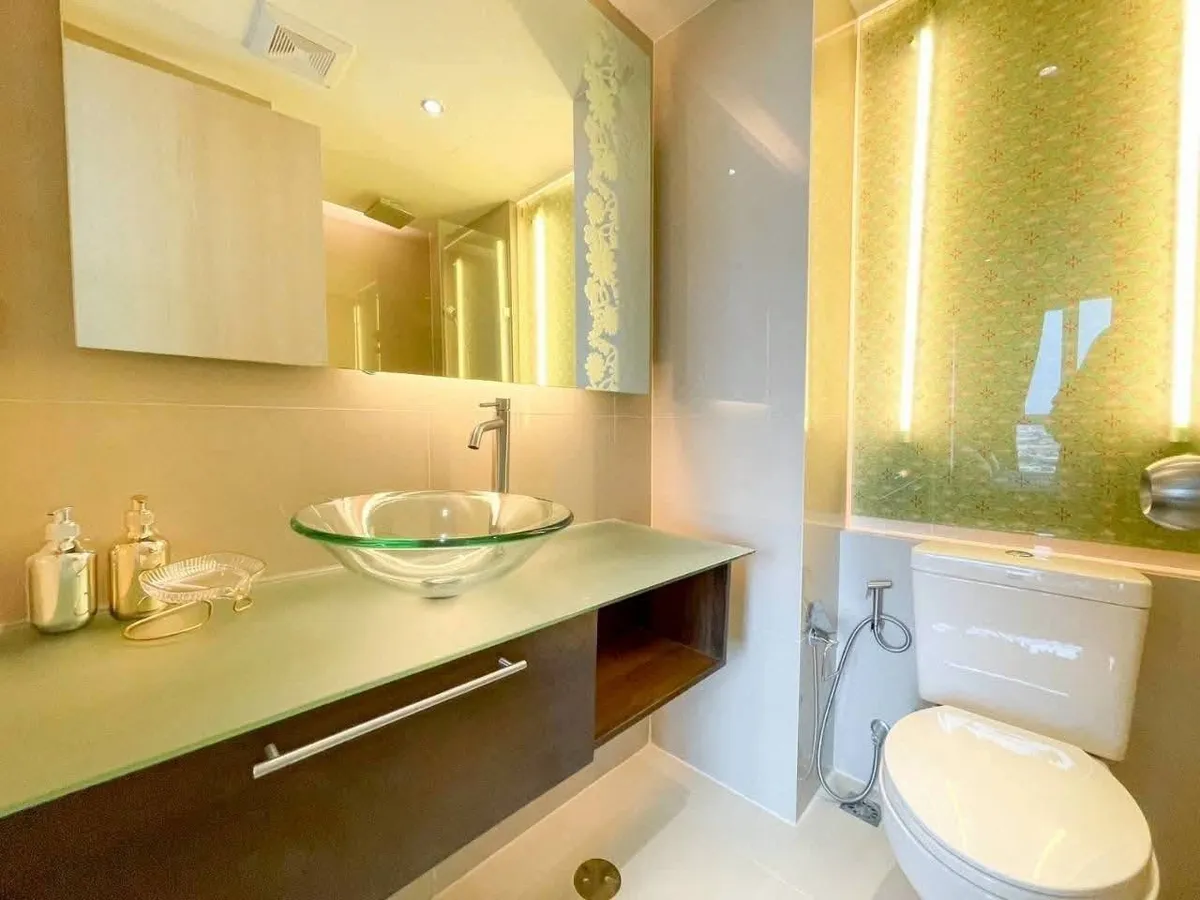 High Floor One bedroom Condo For Rent photo 5