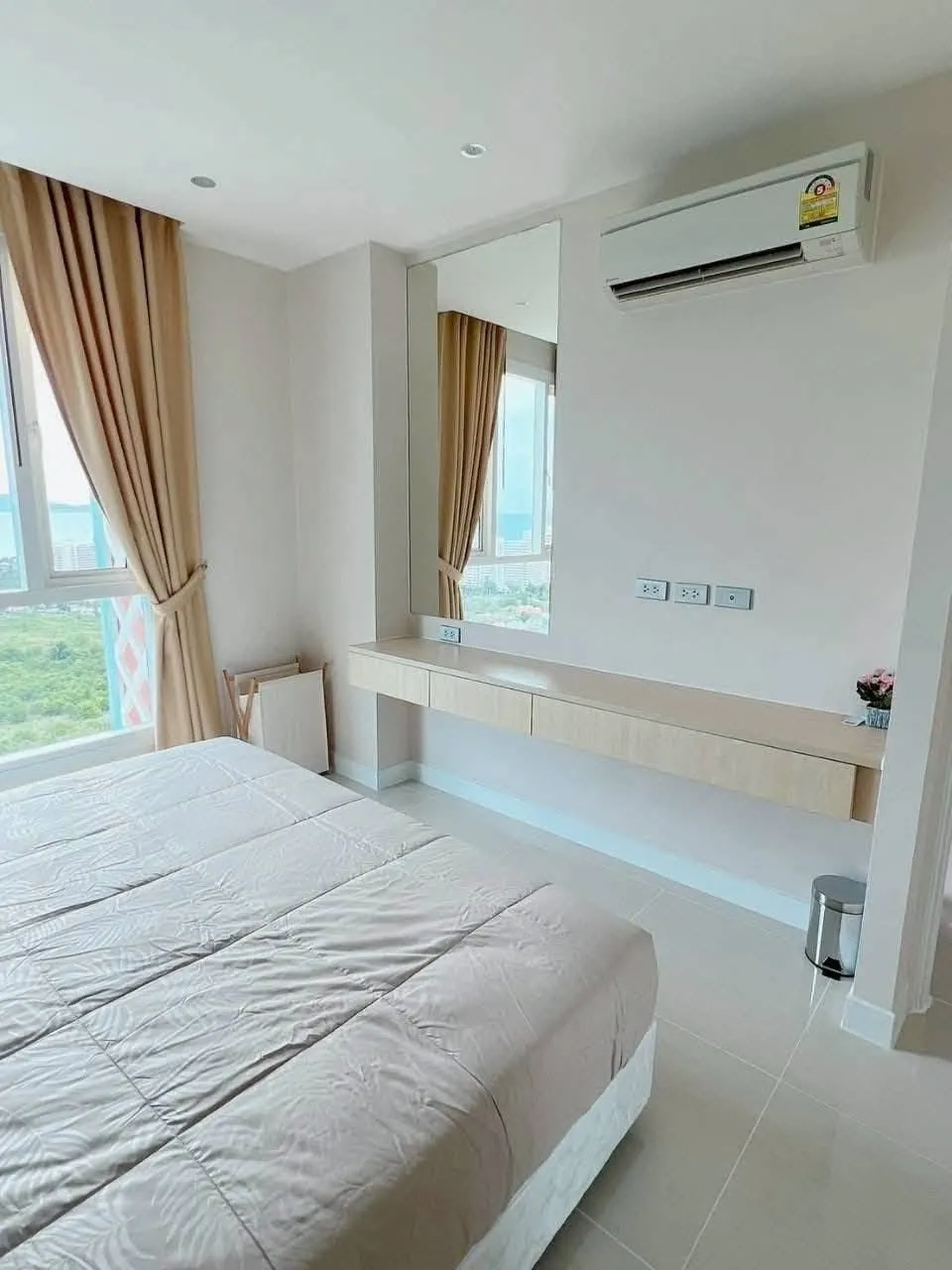 High Floor One bedroom Condo For Rent photo 6