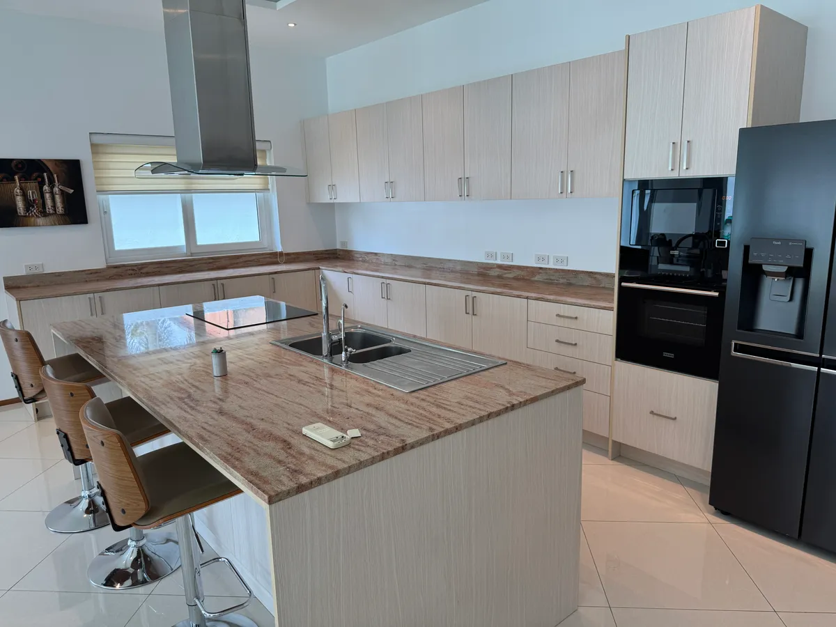 Modern 3-Bedroom Villa For Rent near Mabprachan Lake photo 7