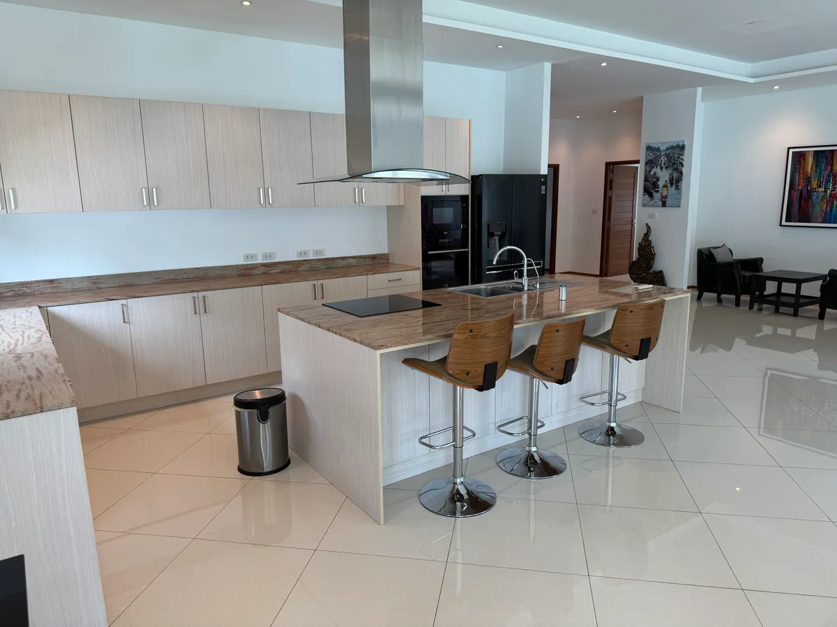 Modern 3-Bedroom Villa For Rent near Mabprachan Lake photo 8
