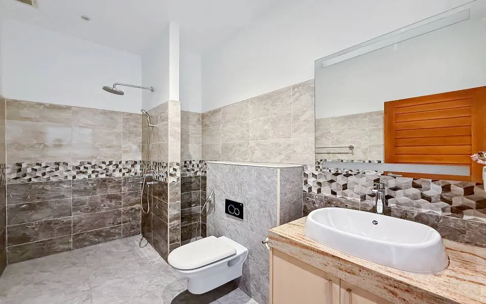 Modern 3-Bedroom Villa For Rent near Mabprachan Lake photo 16