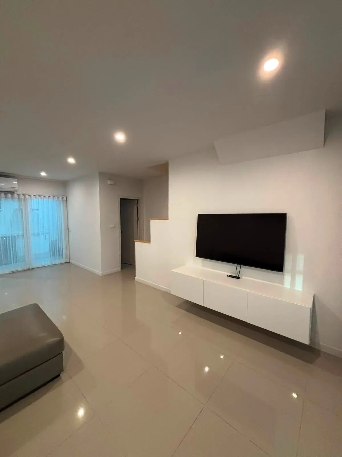 Townhouse 3 Bedrooms 2 Bathroom in East Pattaya photo 22