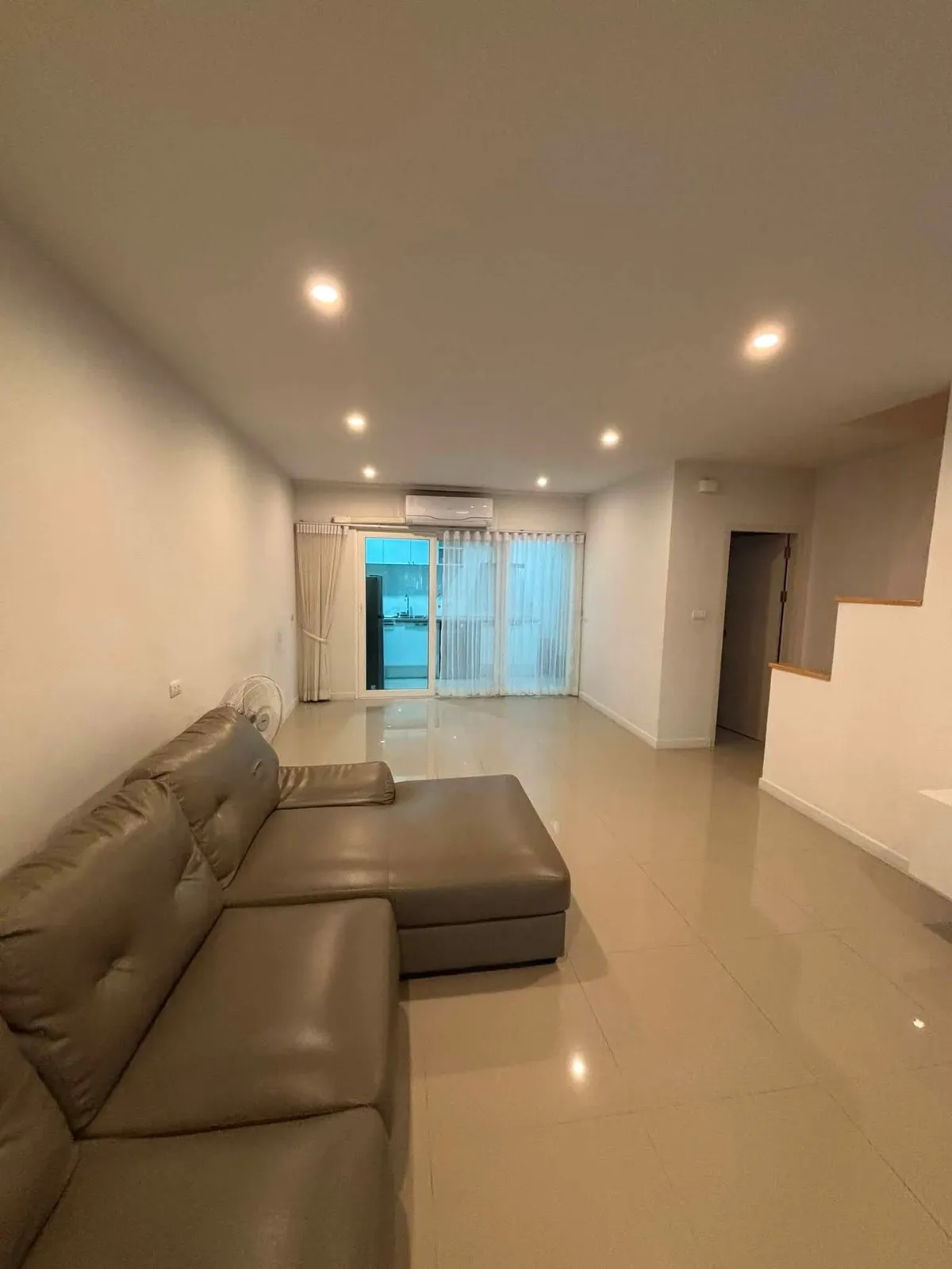 Townhouse 3 Bedrooms 2 Bathroom in East Pattaya photo 21