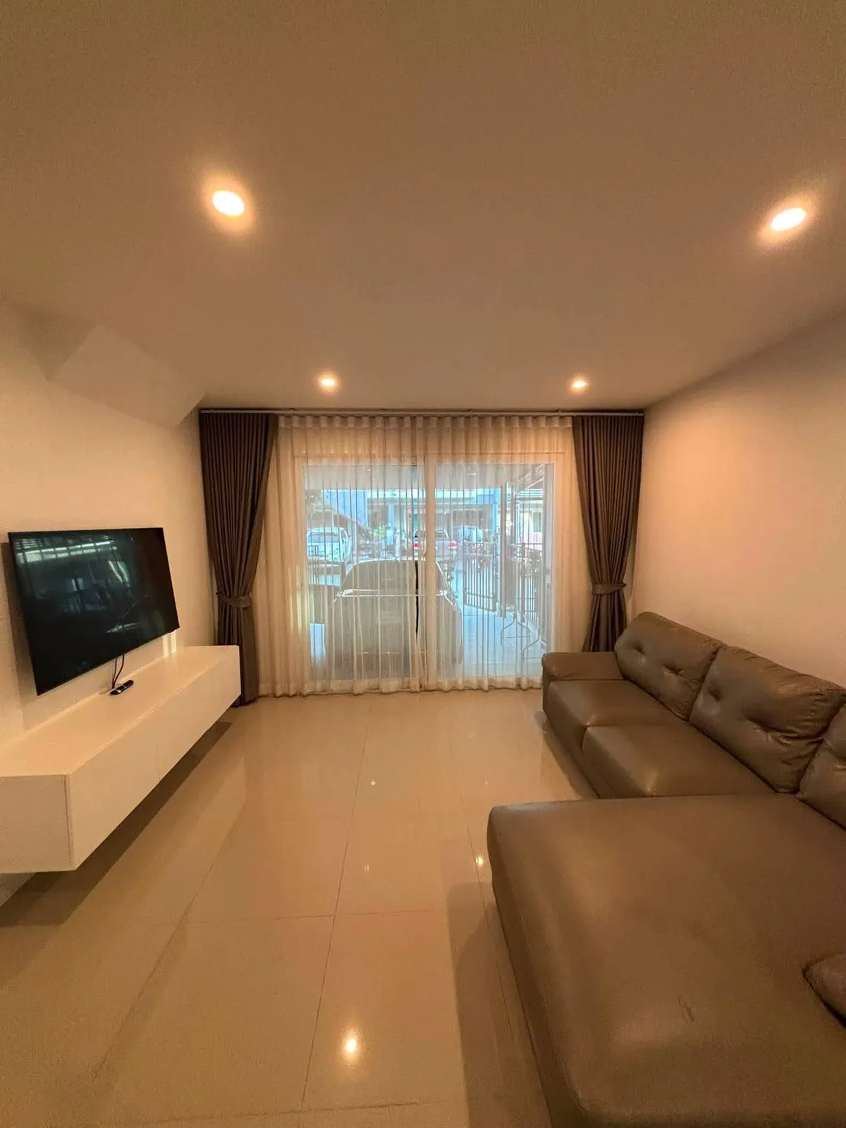 Townhouse 3 Bedrooms 2 Bathroom in East Pattaya photo 19