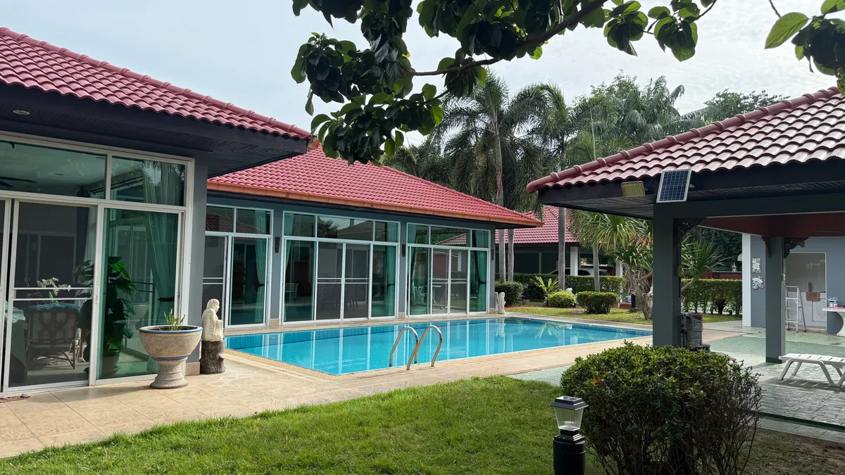Tranquil Resort Style 4 Bed 4 Bath House with Pool on Large 1 Rai Land For Rent in Mabprachan Lake