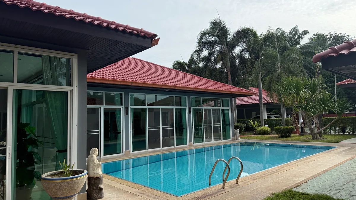 Tranquil Resort Style 4 Bed 4 Bath House with Pool on Large 1 Rai Land For Rent in Mabprachan Lake photo 3