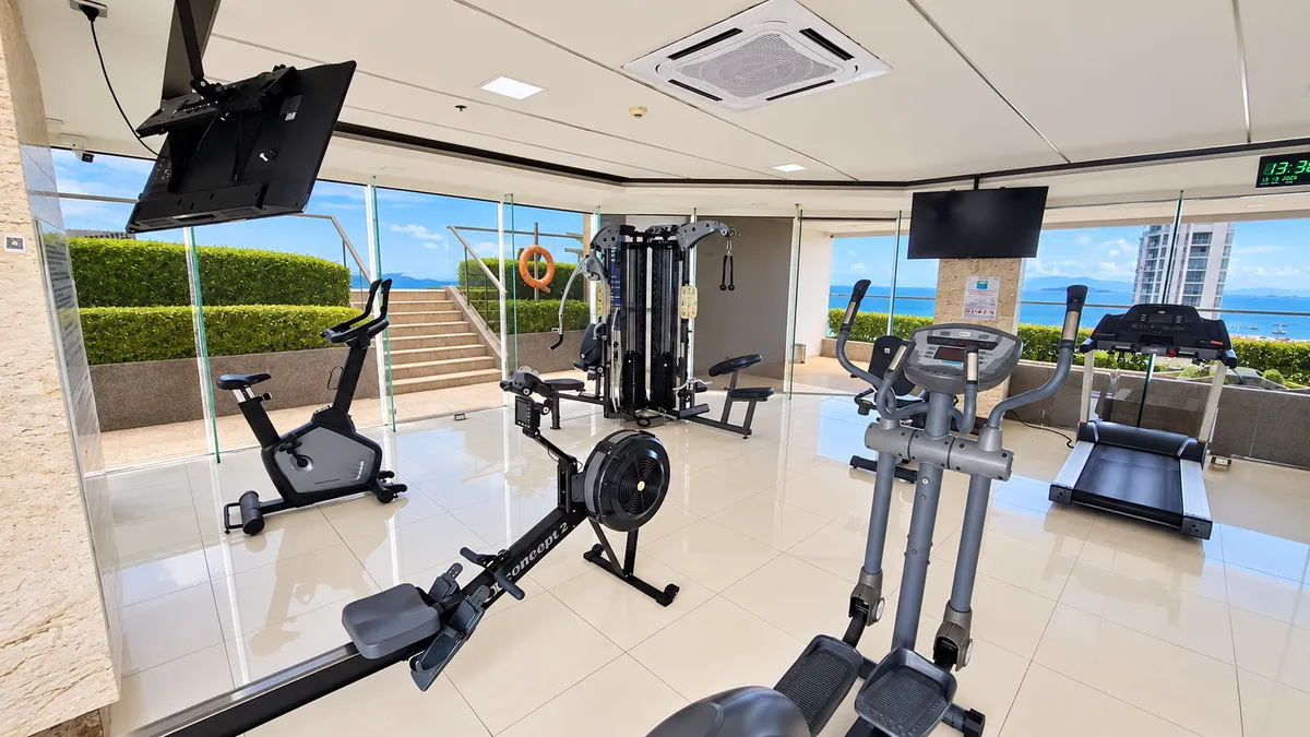 Renovated 1-Bedroom Condo for Rent at The Peak Towers, Pratumnak photo 17