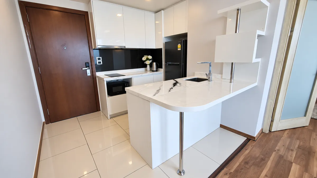 Renovated 1-Bedroom Condo for Rent at The Peak Towers, Pratumnak photo 4
