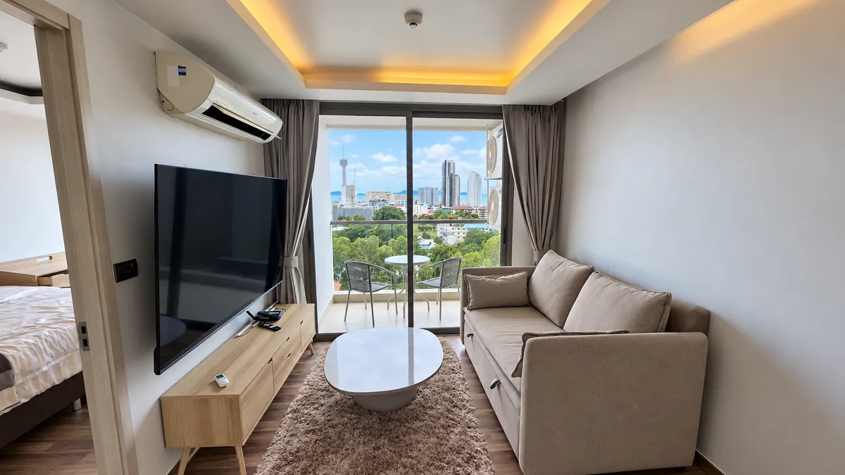 Renovated 1-Bedroom Condo for Rent at The Peak Towers, Pratumnak photo 3