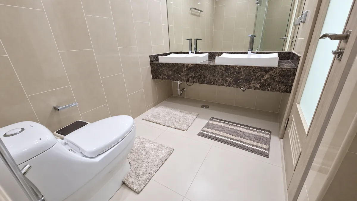 Renovated 1-Bedroom Condo for Rent at The Peak Towers, Pratumnak photo 11