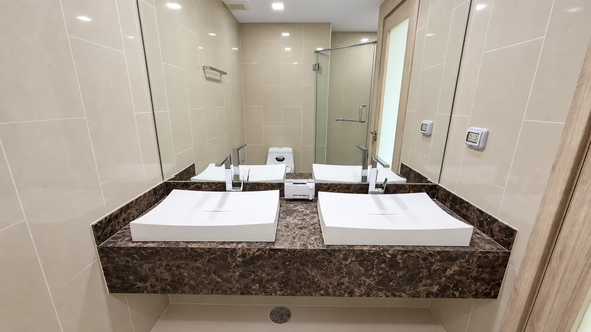 Renovated 1-Bedroom Condo for Rent at The Peak Towers, Pratumnak photo 12
